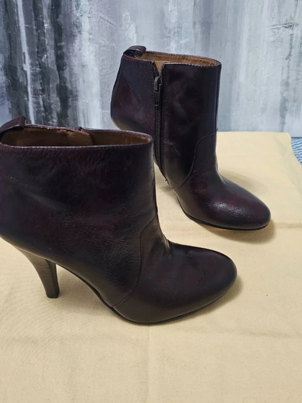 NEW Nine West Brown Leather Ankle High Heel Booties - Size 6 - Picture 2 of 8